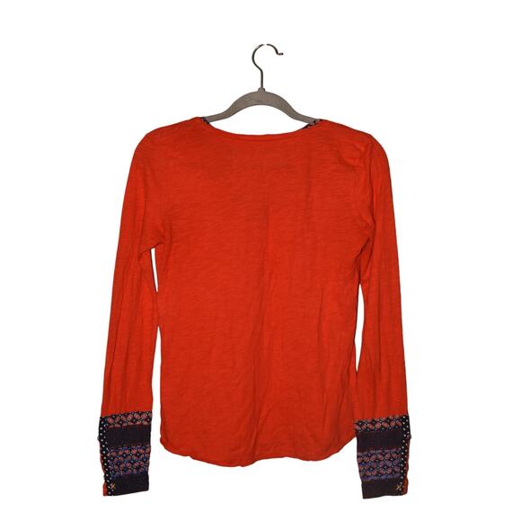ANTHROPOLOGIE LITTLE YELLOW BUTTON $68 Red V-Neck Top Embroidered Cuffs XS - Picture 2 of 3
